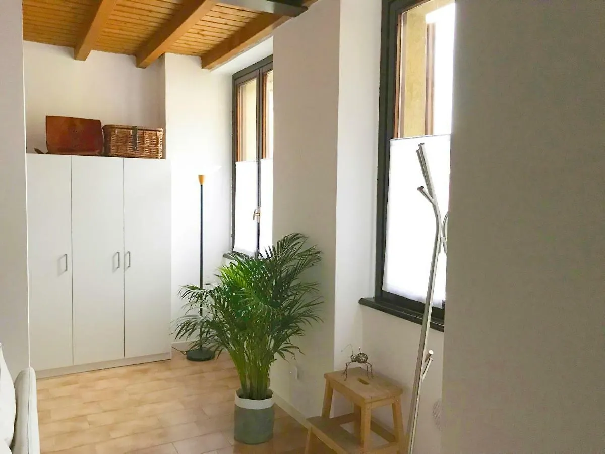 Iris Home Como 0*,  İtalya